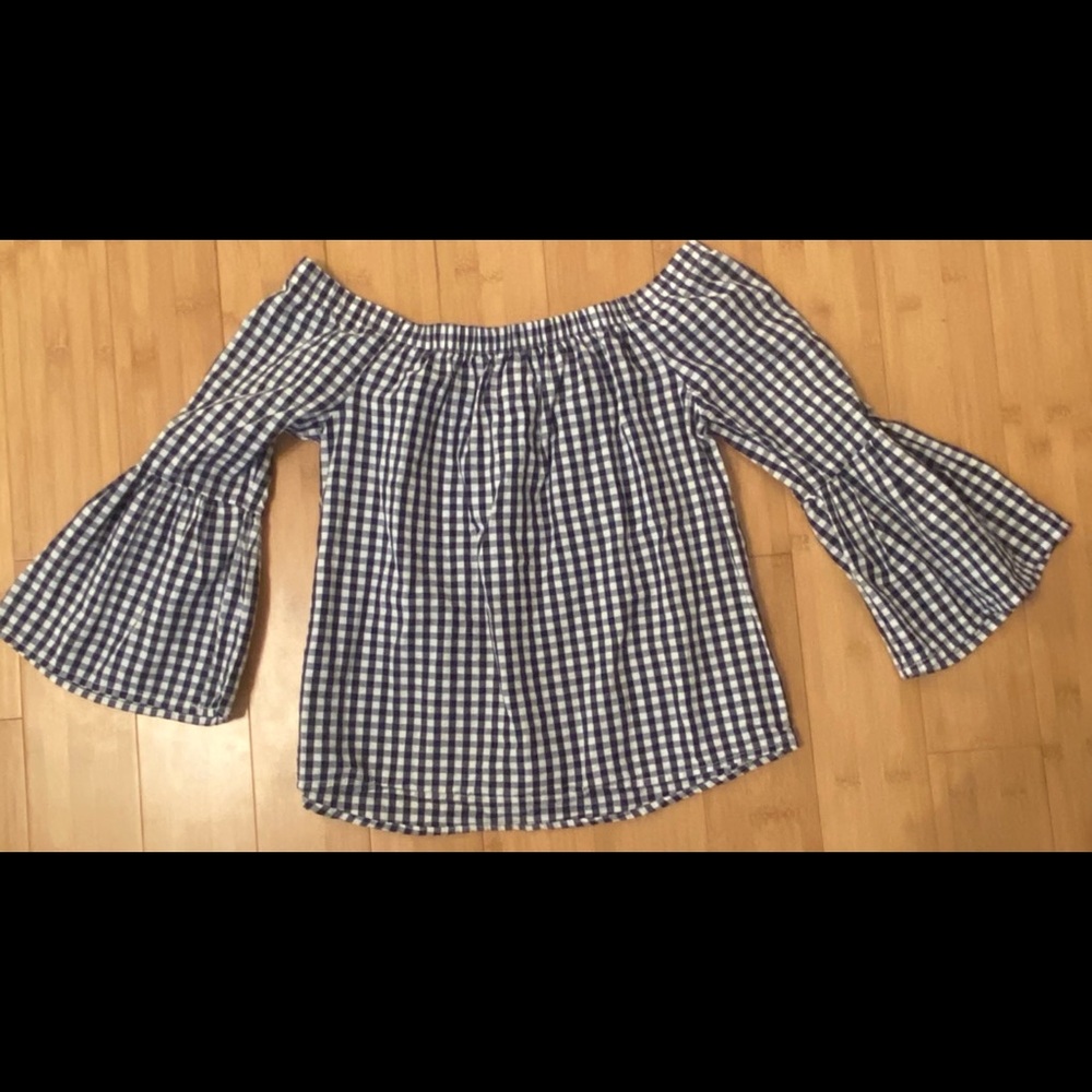 Off the shoulder, checkered shirt